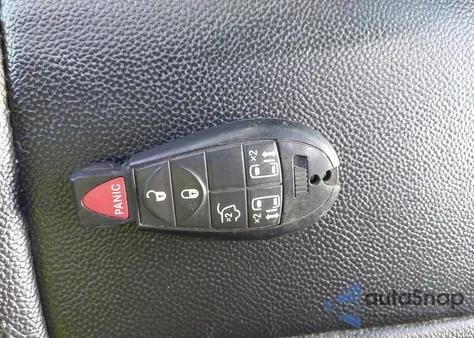 2016 Chrysler Town & Country Touring из США, поврежденный, VIN 2C4RC1BG4GR198032